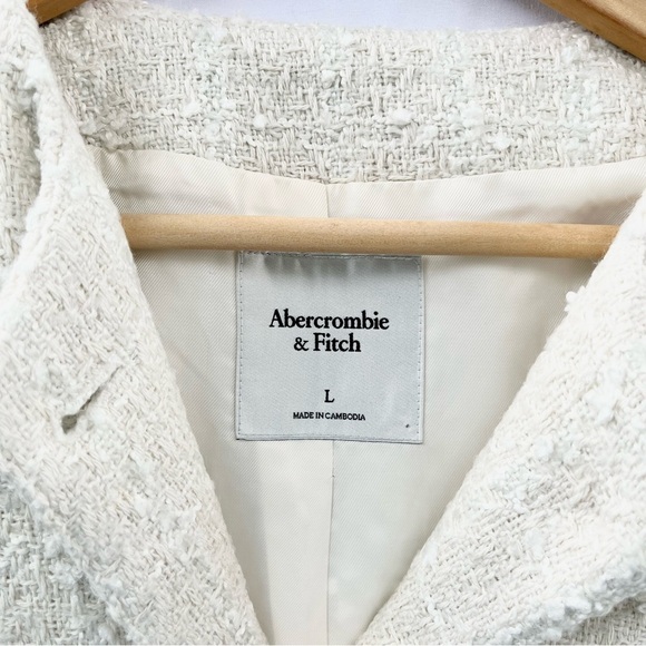 ABERCROMBIE & FITCH | COLLARLESS CROPPED TWEED JACKET IN WHITE LARGE - Picture 6 of 13